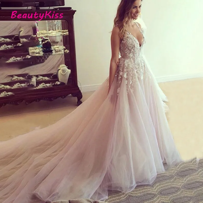 V-hals Tulle Wedding Dresses Applique Open Back Mouwloos A-lijn Floor Lengte Kathedraal Trein Bridal Dress Vestido De Noiva