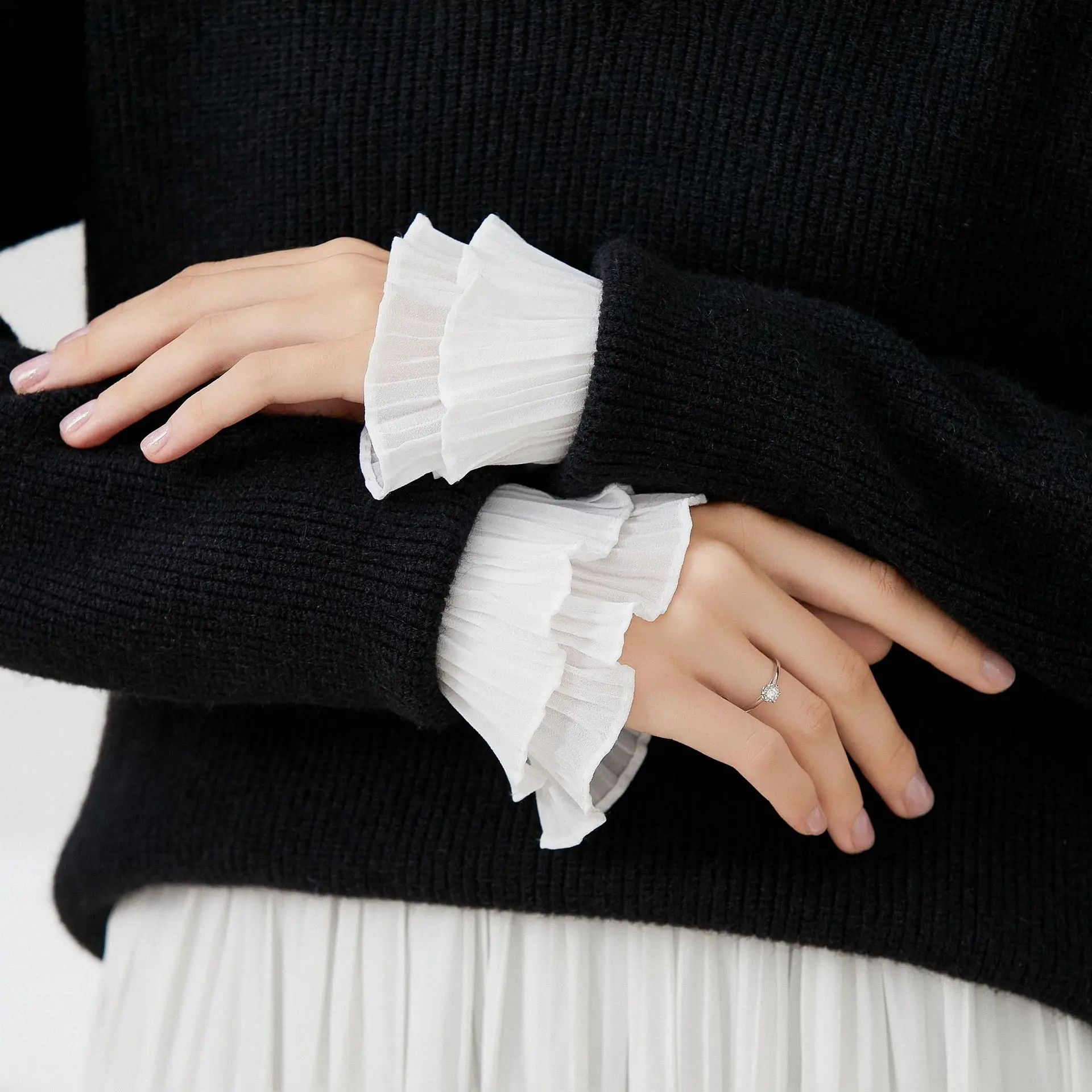 New Fake Sleeves for Women Autumn Winter Sweater Decorative Lace White False Sleeves Pleated Wrist Pleated Fake Cuff