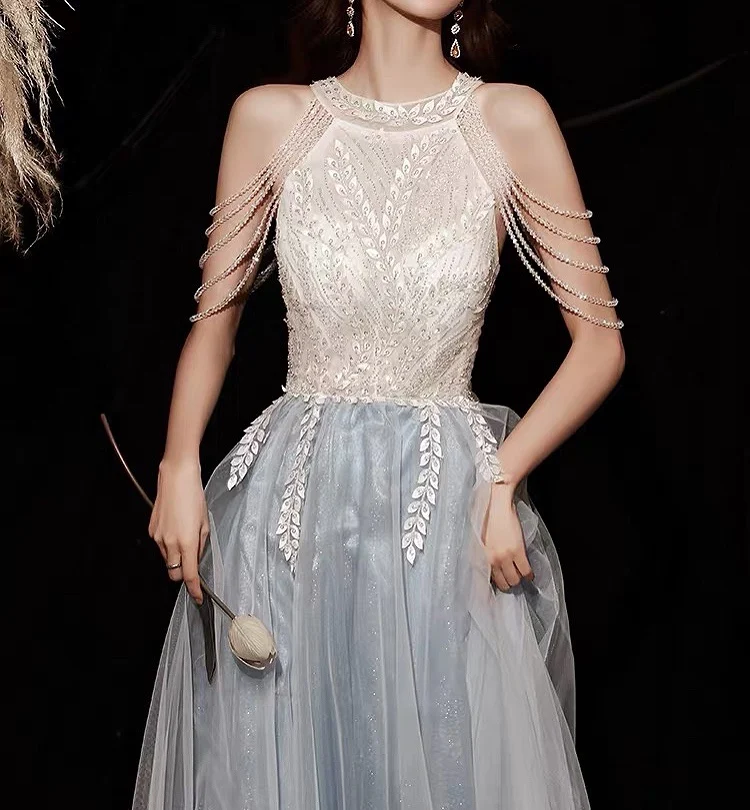 Robe élégante à col rond avec appliques à paillettes brillantes et pompons, tenue de soirée blanche, fête d'hôte, quelle que soit la nouvelle collection 2023