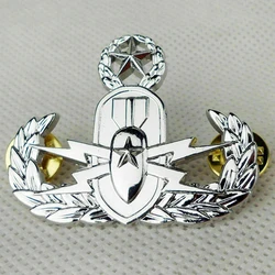 US EXPLOSIVE ORDNANCE DISPOSAL EOD MASTER BADGE PIN INSIGNIA  COCKADE SILVER