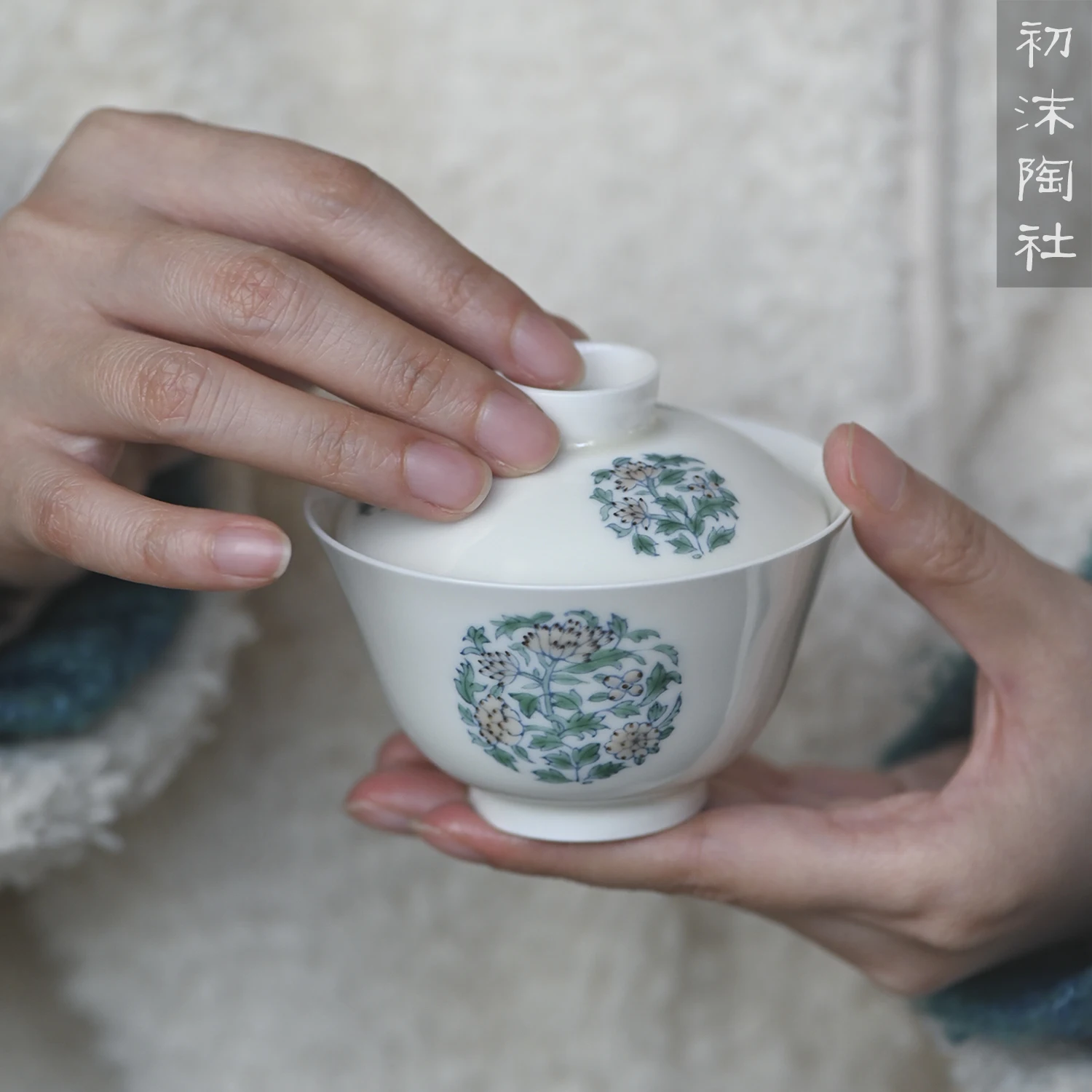 

★Tao she Jingdezhen pastel hand painted white porcelain cover bowl small fresh Kung Fu tea brewing bowl Kung Fu Tea Set