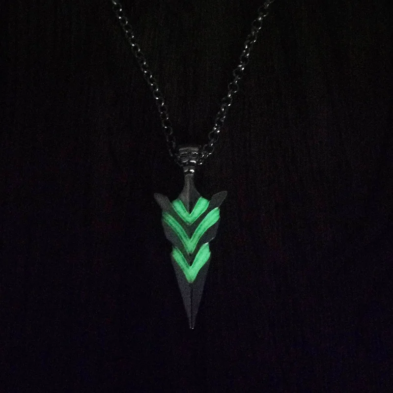 Luminous Glowing Arrow Pendant Necklace Knight Spear Necklace Glow In The Dark Pike Necklace for Women Men Party Gifts