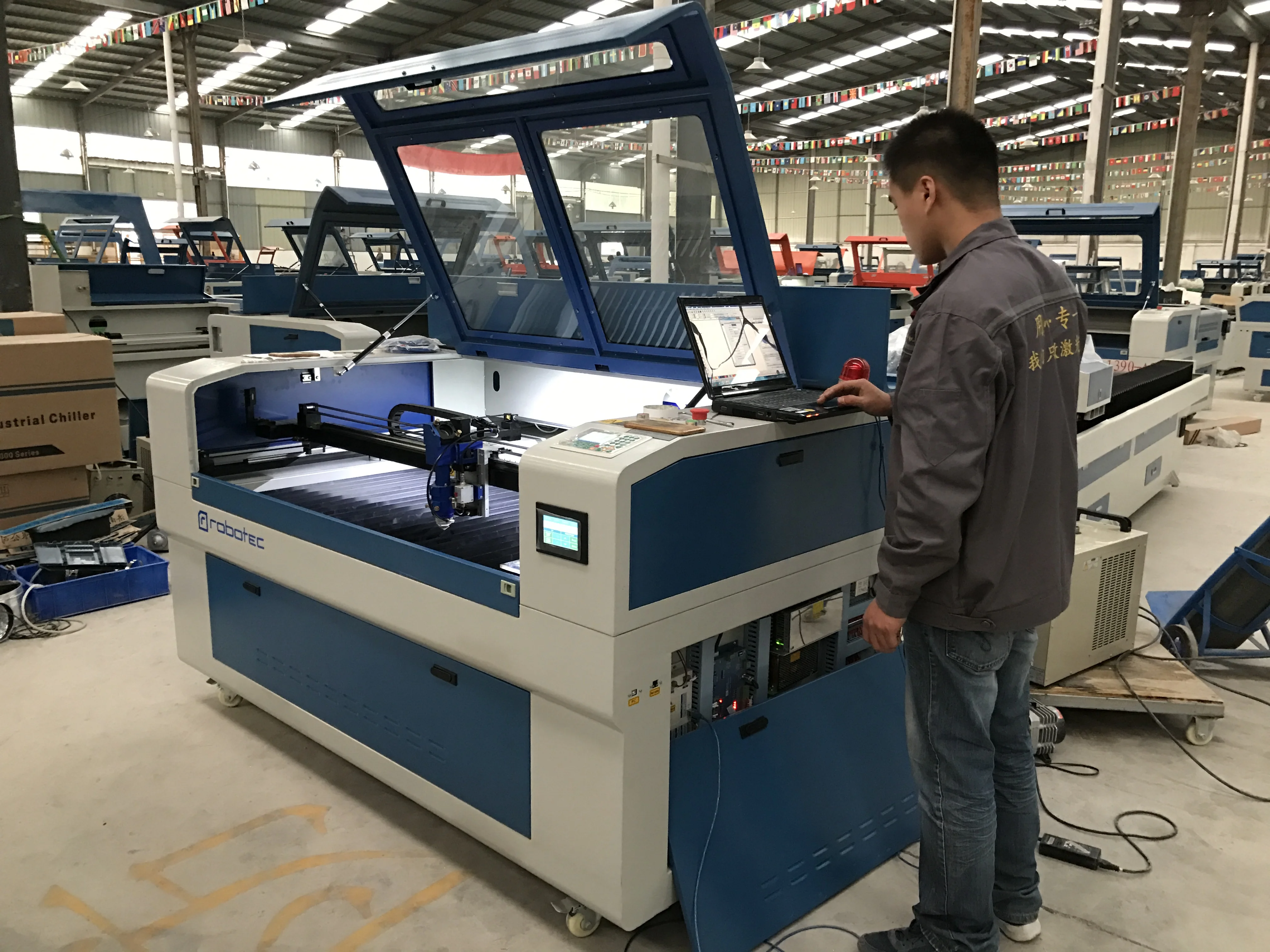 ROBOTEC 1400*900mm 150W 300W UP Down Table Inner Slider Rail Co2 Laser Cutter Engraving Machine For Steel Cut Acrylic MDF