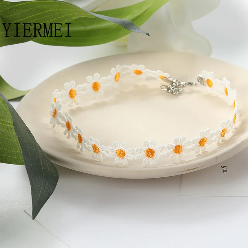 Classic Fashion Daisy Collar Women Lace Collar Party Casual Bohemian Yellow Flower Hippie Necklace White jewelry Bijoux