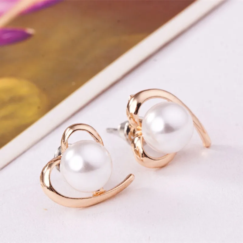 Exquisite Heart Simulated Pearl Stud Earrings For Women Elegant Fashion Classic Small Cute Earring Jewelry Girl Mujer Brincos