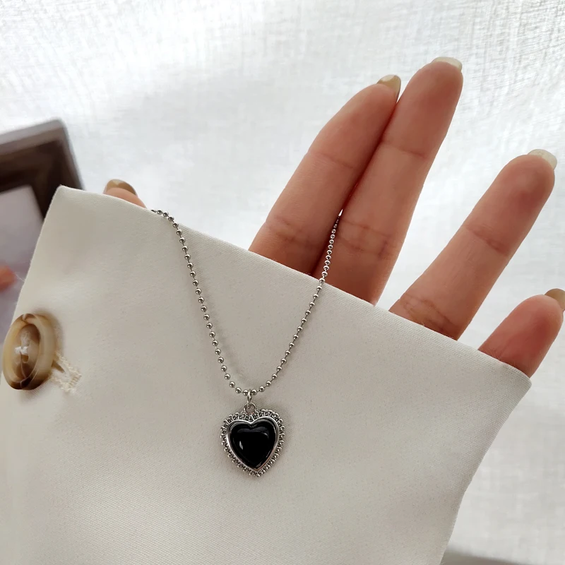 

Modern Jewelry Heart Pendant Necklace 2021 New Design Vintage Temperament Chain Necklace For Women Gifts