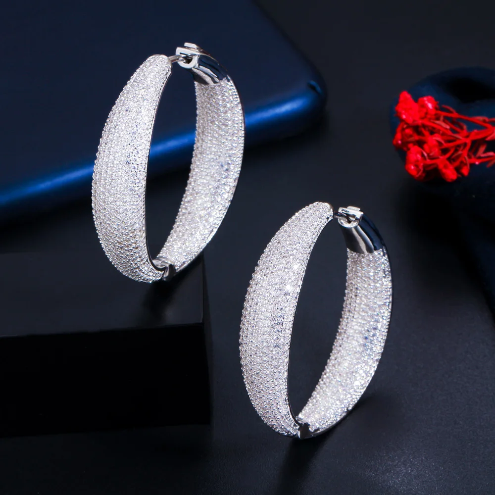 Pera Chunky Round Circle Shape Full Shiny White Cubic Zirconia Paved Big Hoop Earring for Women Fashion Brand Party Jewelry E653