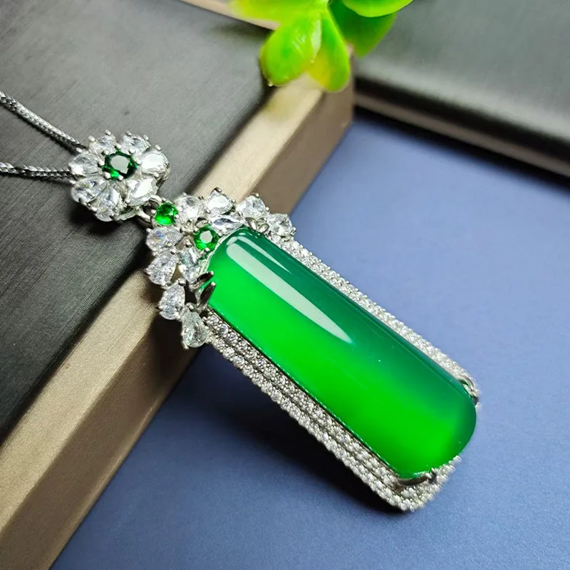 

New Style Inlaid Chrysoprase Agate with No Incident Brand Women's Fashion Necklace Pendant Jewelry