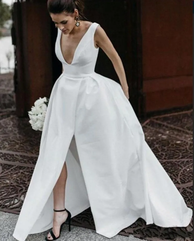 

2024 V Neck Satin Wedding Dresses Long plit Front Backless Bridal Gowns Sleeveless Simple Beach Vestidos De Noiva