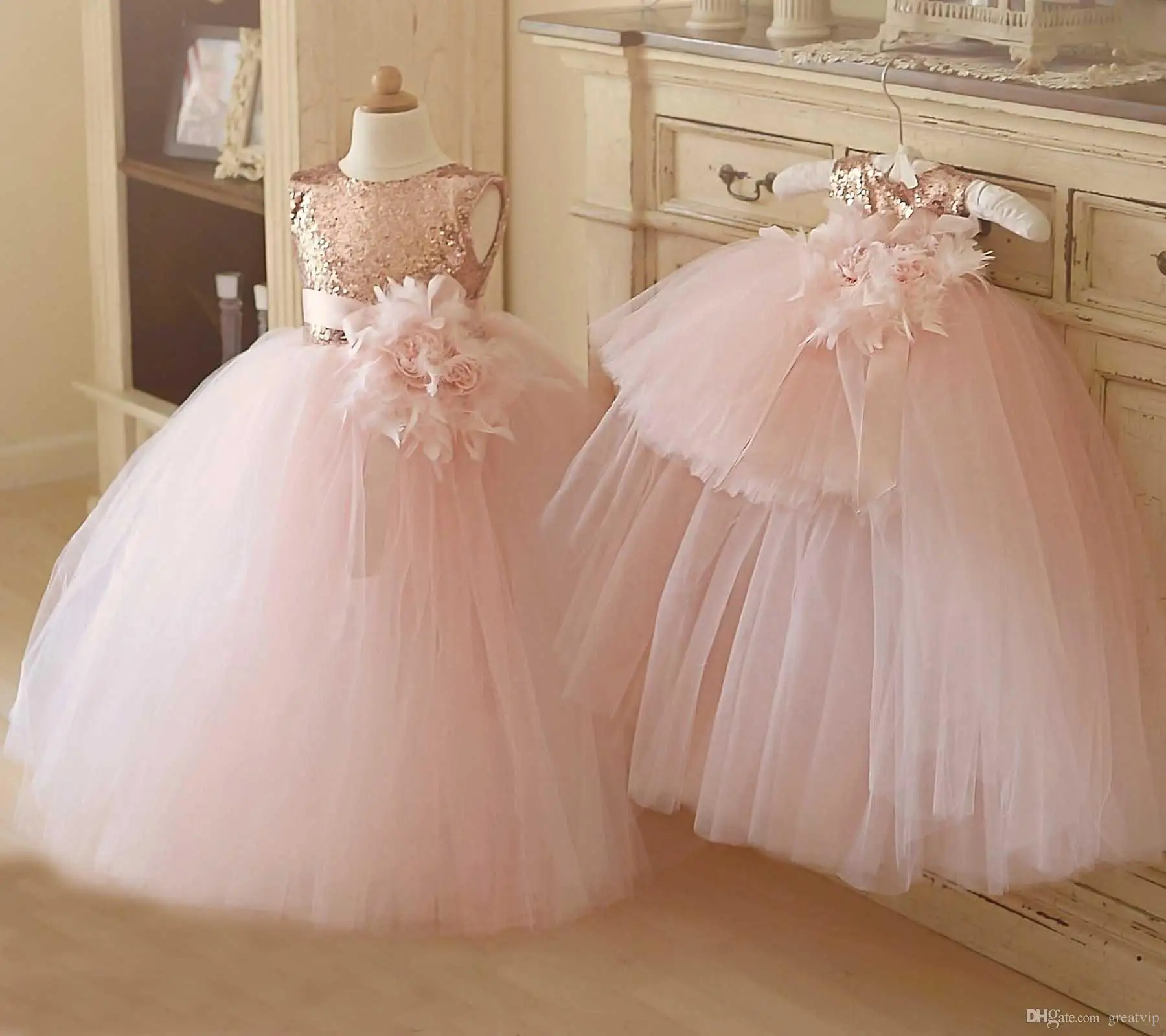 

Flower Girl Dresses luxurious Sleeveless Tulle Lace Applique Weddings Kids Evening Gowns First communion Dresses