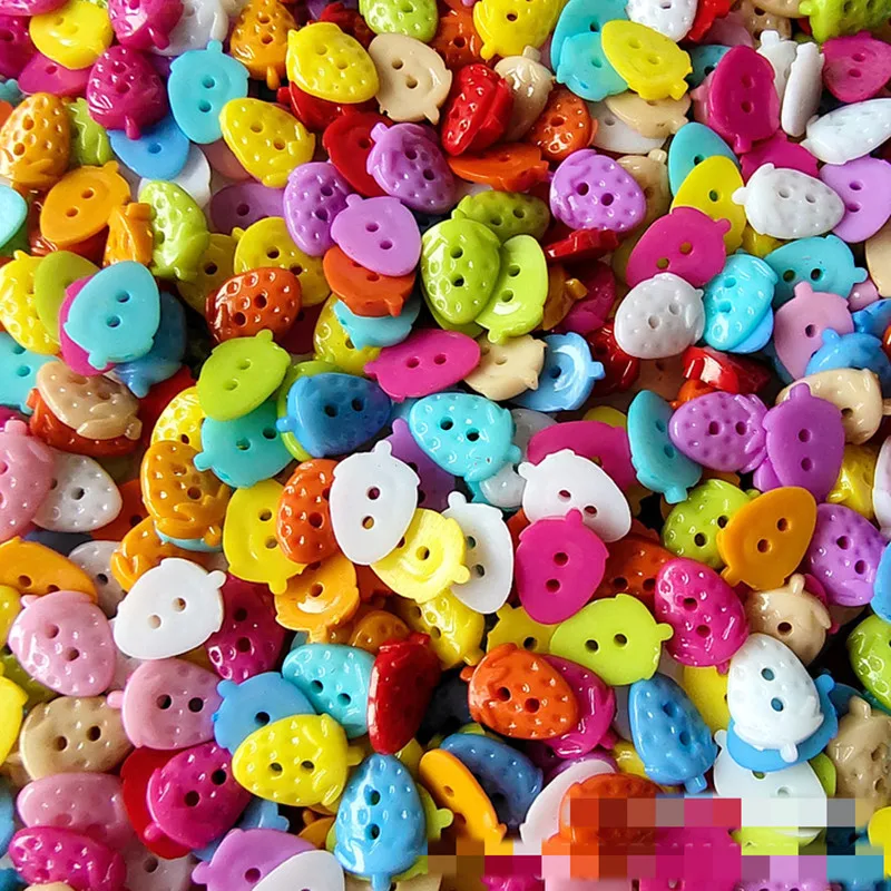 100 PCS Strawberry Lots Colors DIY Scrapbooking Cartoon Buttons Plastic Buttons Children\'s Garment Sewing Clothes Accessories