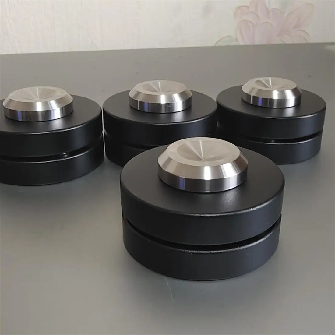 4PCS The new three-bead shock absorber foot nail pad speaker tripod bracket shock absorber pad audio rack metal