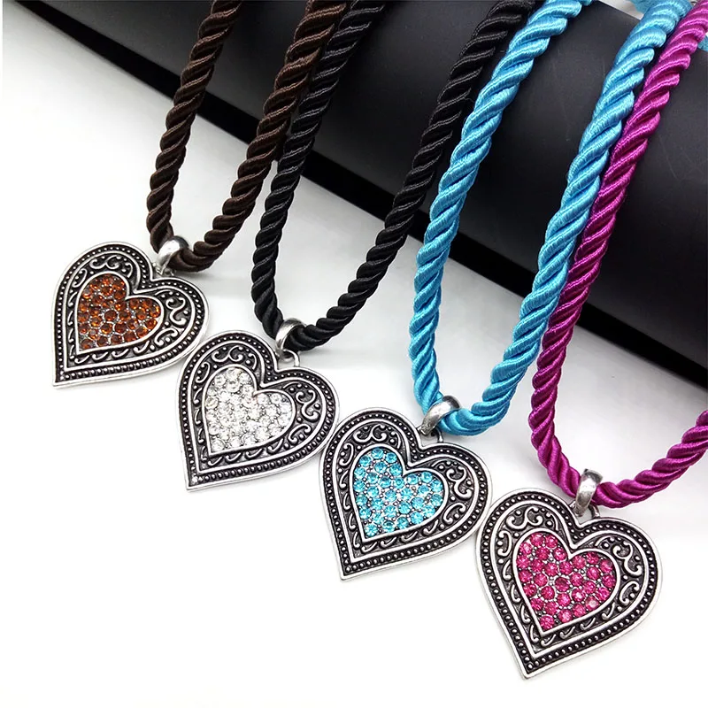Fashion Vintage Multicolor Rhinestone Heart Shape Carved Pendant Necklace Women Charming Rope Necklace Jewelry Wholesale