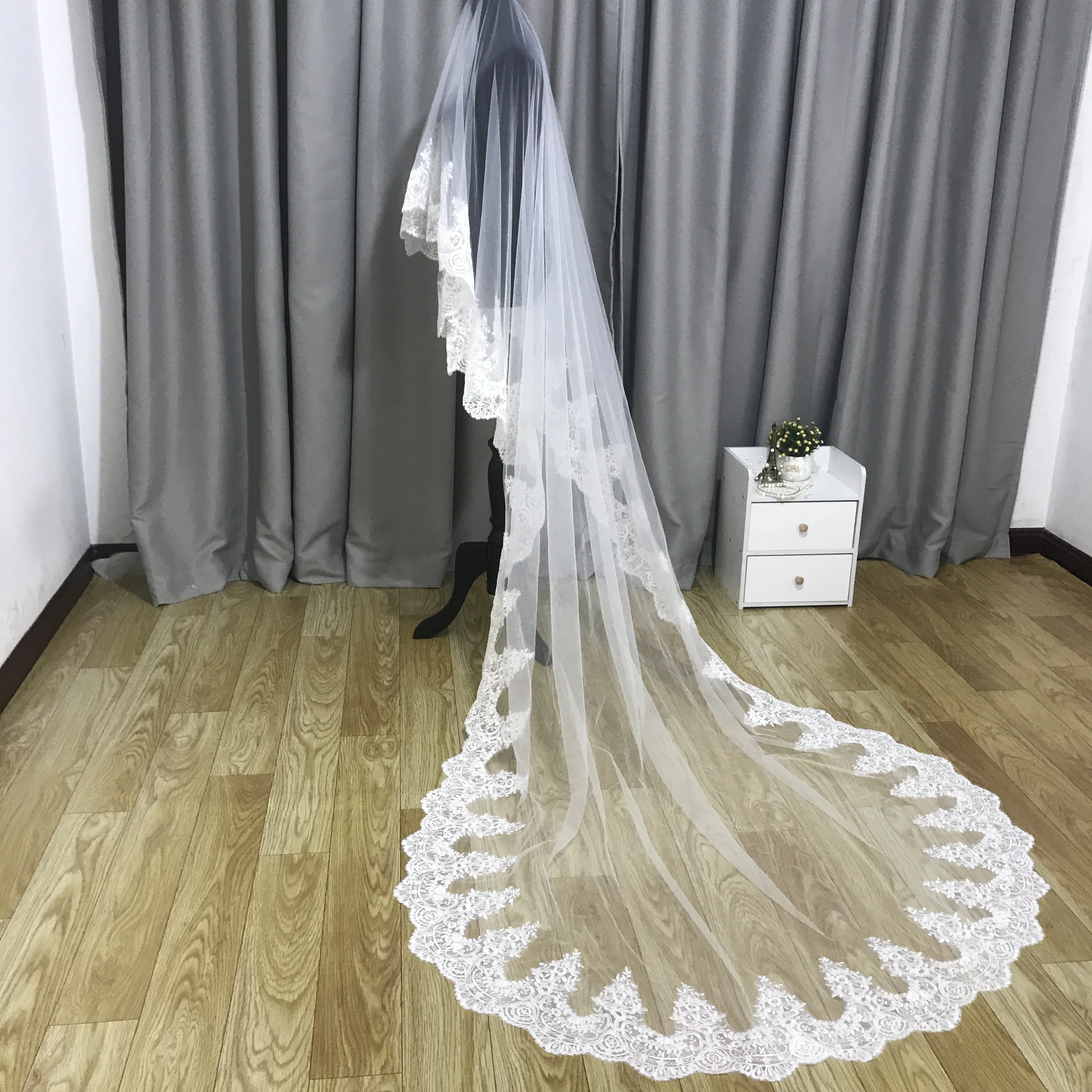 Vendita calda 3M velo da sposa lungo decalcomania completa bordo Applique uno strato cattedrale veli due usi con pettine Tulle velo da sposa senza paillettes