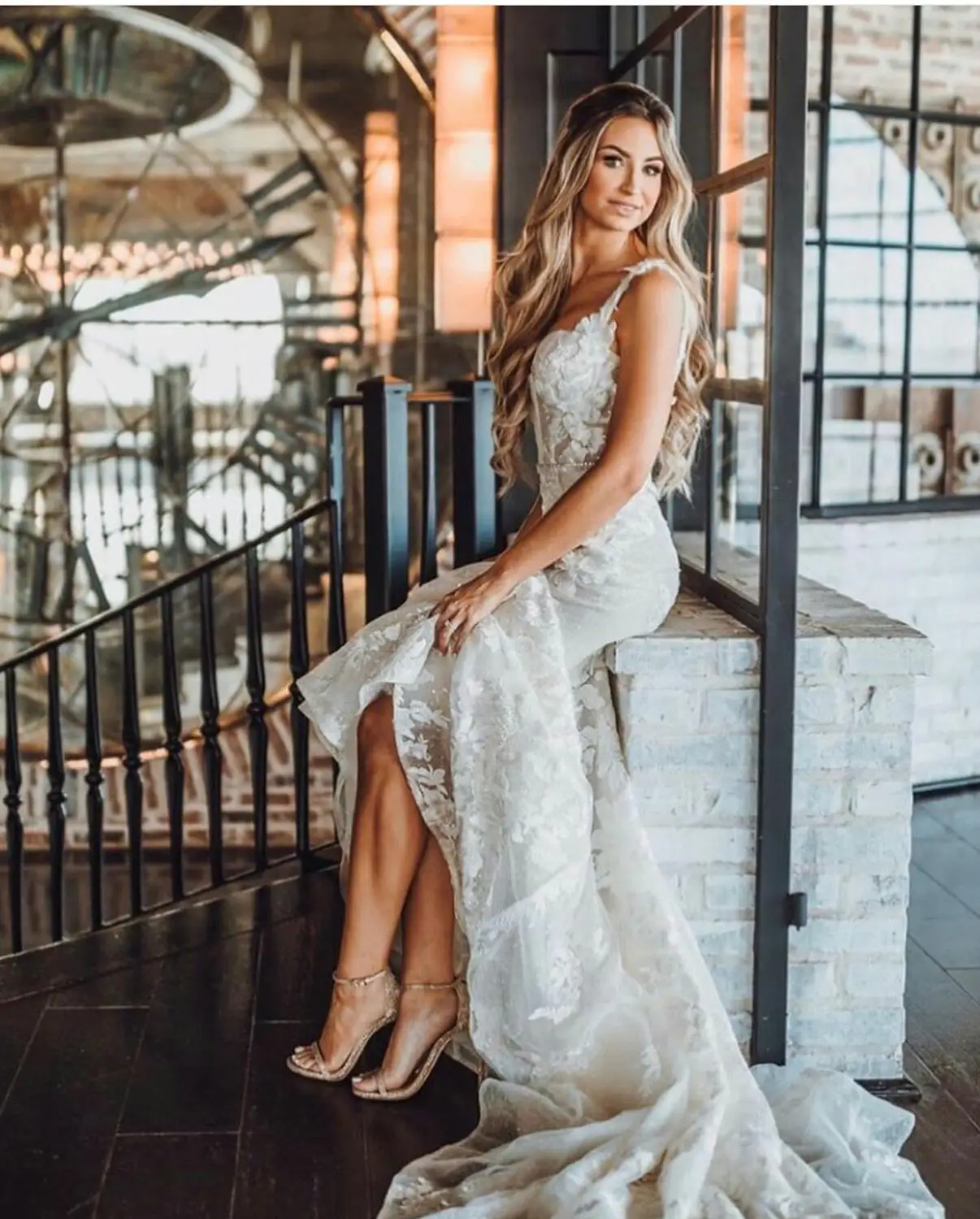 Böhmische Brautkleider, Spaghettiträger, Applikationen, Spitze, Meerjungfrau, Brautkleider, nach Maß, rückenfrei, Sweep-Zug-Hochzeitskleid