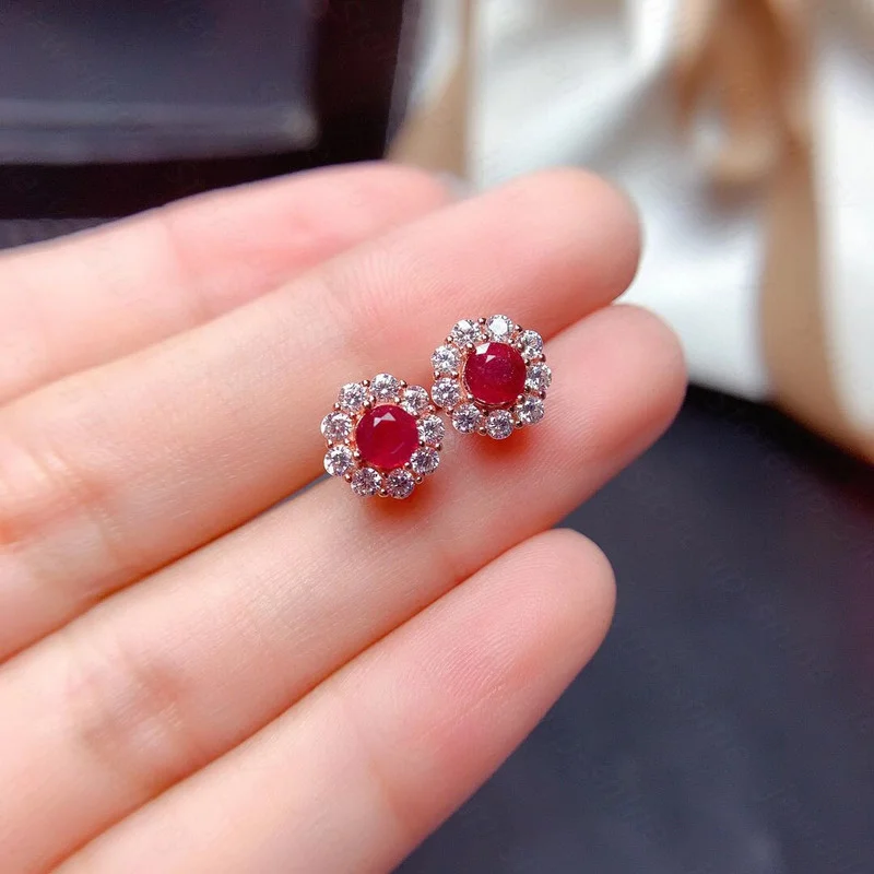 New Ruby Stud Earrings 925 Silver Lady Stud Earrings Simple, Fresh and Cute 4mm*4mm