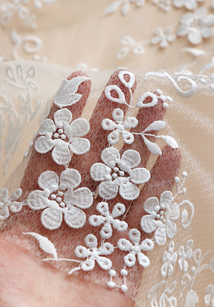 Tissu en maille de gaze blanche avec broderie de fleurs tridimensionnelles, pour jupe, décoration de robe de mariée