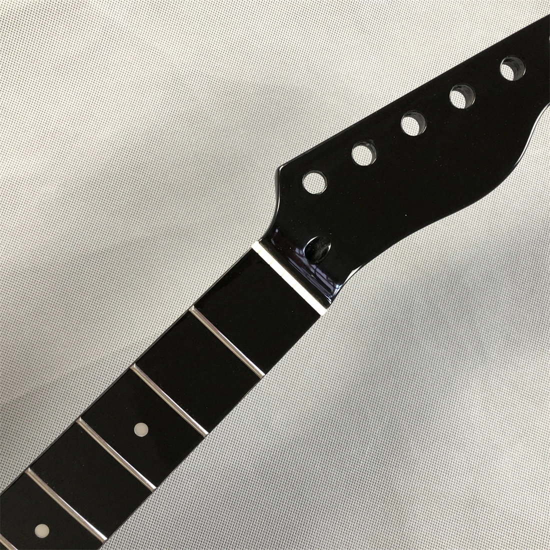 

Maple Guitar neck 21fret 25.5 inch Fretboard Dot inlay Black Gloss DIY