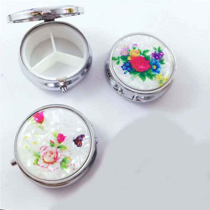 Metal Round Classical flowers Pill Boxes Holder 3 Grids Medicine Case Small Portable Case Container Splitters MR194