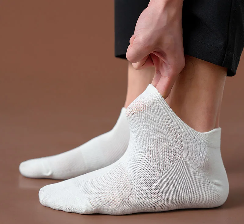 10 Paar Sommer-Herren-Mesh-Atmungsaktive Unsichtbare Socken, Modische Lässige Knöchel-Sport-Baumwollsocken, Schwarz-Weiße Socken für Männer – Detail 1