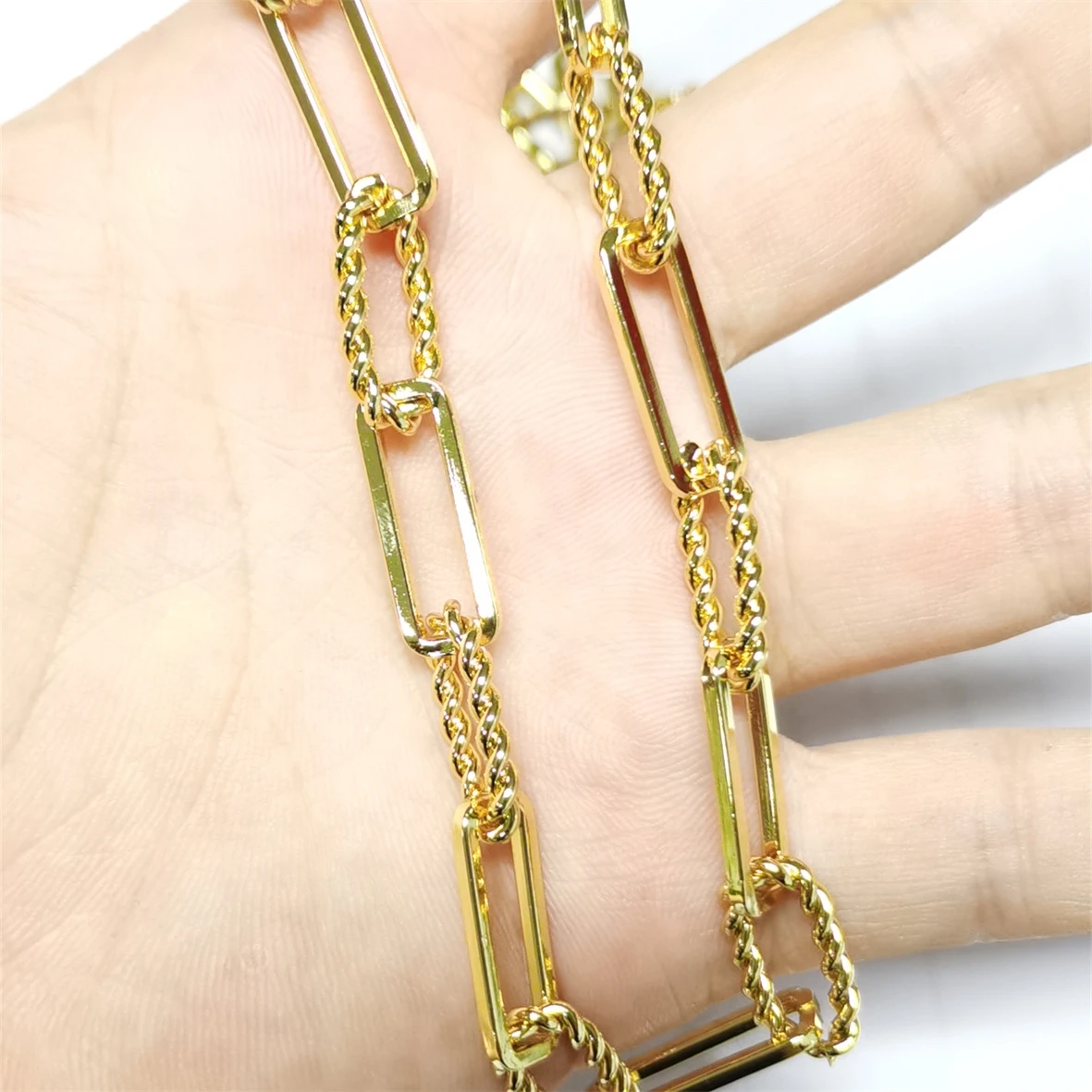 WT-BC168 WKT Fashion Jewelry Procurement Gold Delicate Rectangular Mosaic Spiral Circle Shape Long Necklace DIY Women