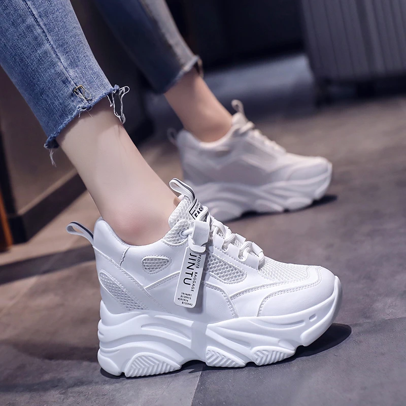 Marke 2022 Frühling Atmungsaktive Mesh Turnschuhe Versteckte Zunehmende Sport Schuhe Frau Keil Casual Chunky Schuhe Hohe Plattform Schuhe 9CM