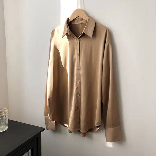 חולצות וחולצות