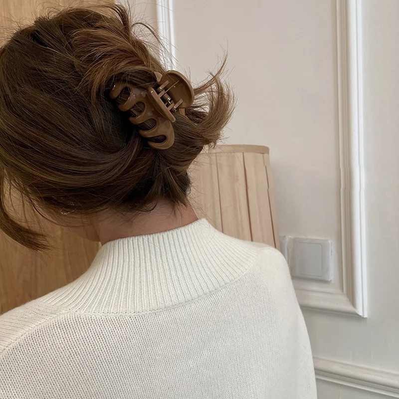 新しいキャンディーカラーのヘアクリップ女性のためのアクリルヘア爪中型ヘアクランプ爪クリップカニヘアピンファッションヘアアクセサリー