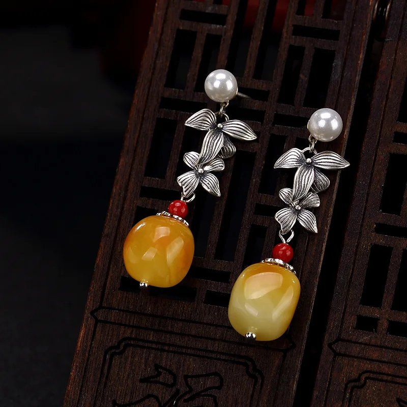 S925 Pure Silver Retro Natural Honey Wax Amber Individual Leaf Children's High-grade Earrings and Earrings