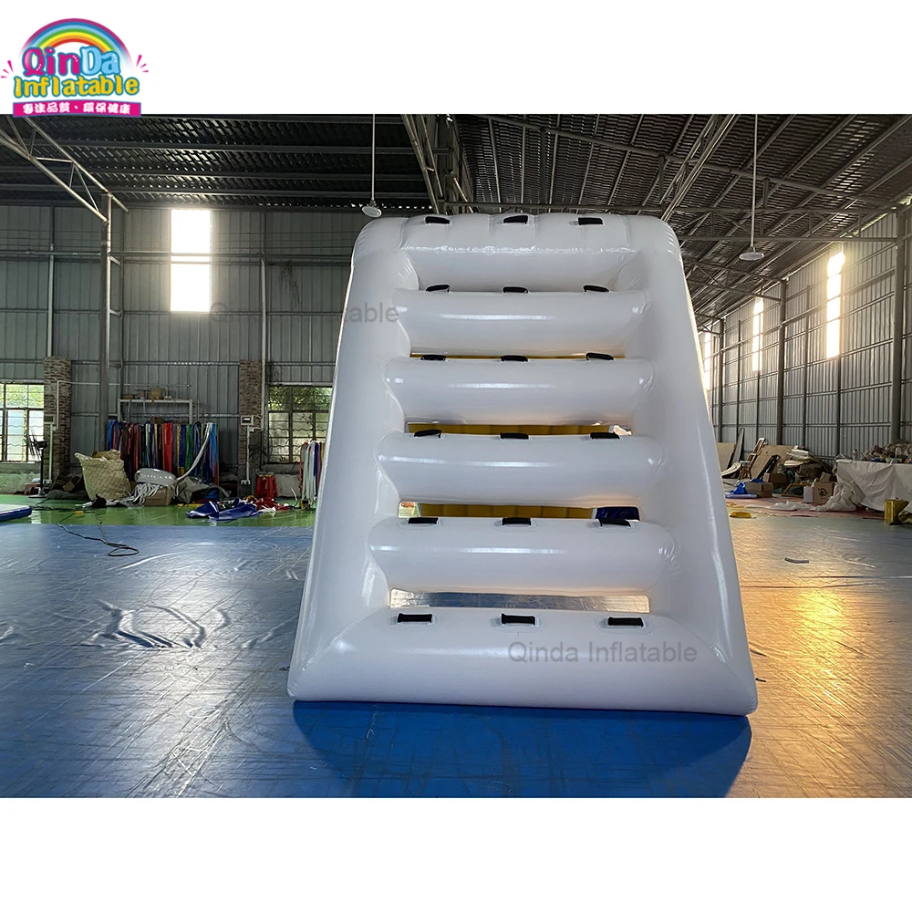 Toboganes triangulares de agua flotante, tobogán inflable de escalada acuática para juegos de piscina