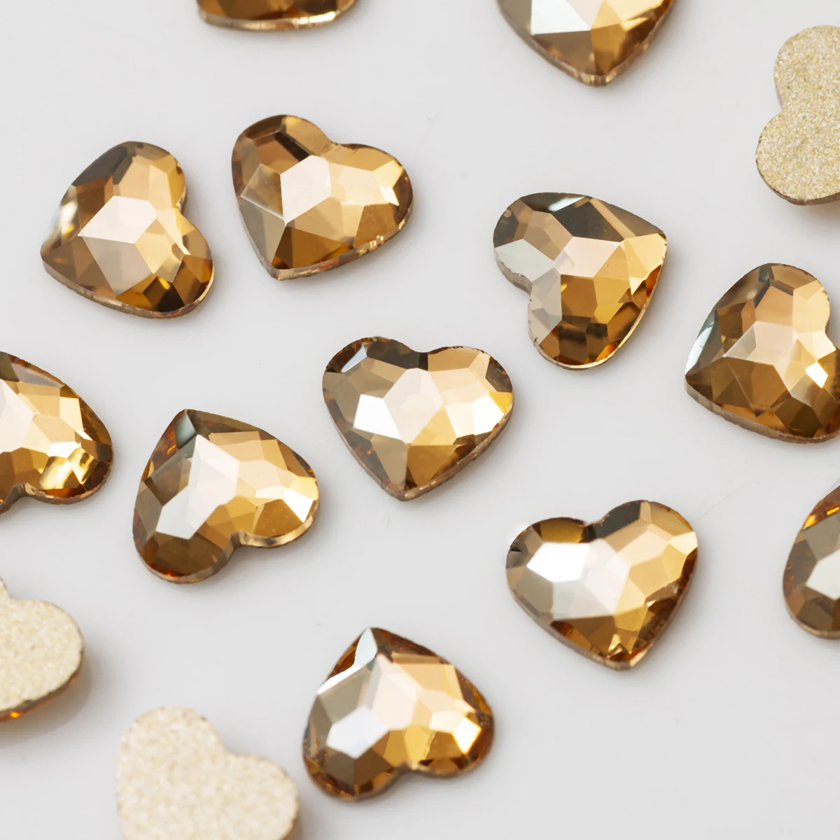 100 Stück Herzförmige Strass-Kristalle mit Flacher Rückseite für Nagelkunst 3D Luxus-Dekorationen Glitzer Maniküre DIY Nagelcharms Schmuck – Detail 4