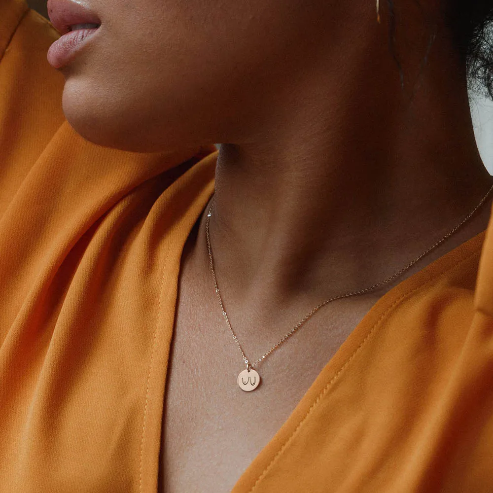 Kesadaran Kanker Payudara Kalung Payudara Menyusui Perhiasan Feminis Perhiasan Kalung Liontin Disk Sederhana untuk Anak Perempuan 10Mm, 18 Inci