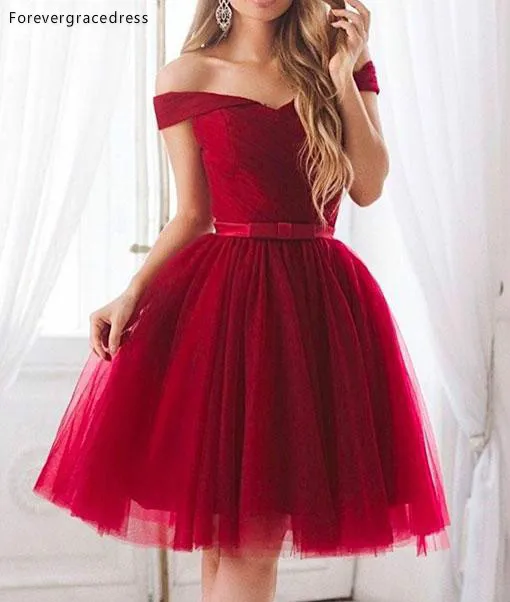 Hot Bourgondië Tulle Knielengte Prom Dress Pleats Off Schouder Vakantie Club Wear Homecoming Party Dress Plus Size Maat Maken