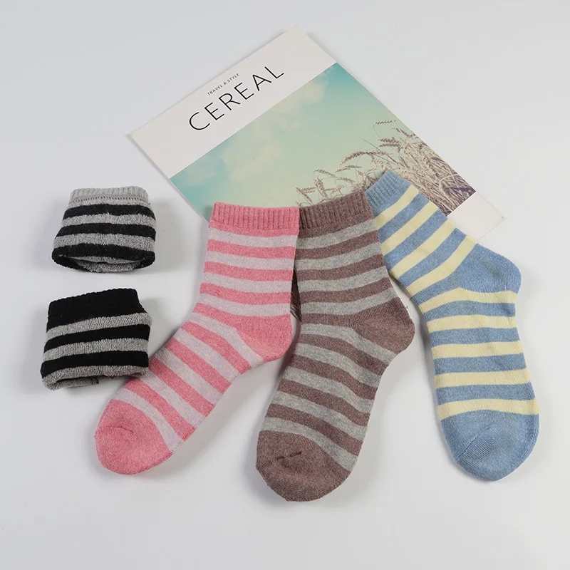 

DONG AI 5 Pairs Women Striped Cotton Socks Winter Wamer Warm Terry Ladies Retro National Tube Sock Floor Sox Harajuku Hipster