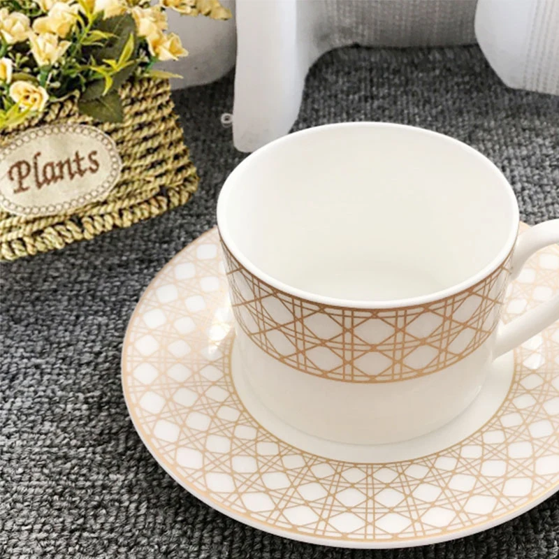 Western Dinnerware Set Checkered Design Tray Coffee Pot And Tea Cup Set Ceramic Tableware Flat Plate Salad Plate Home Use Coffee