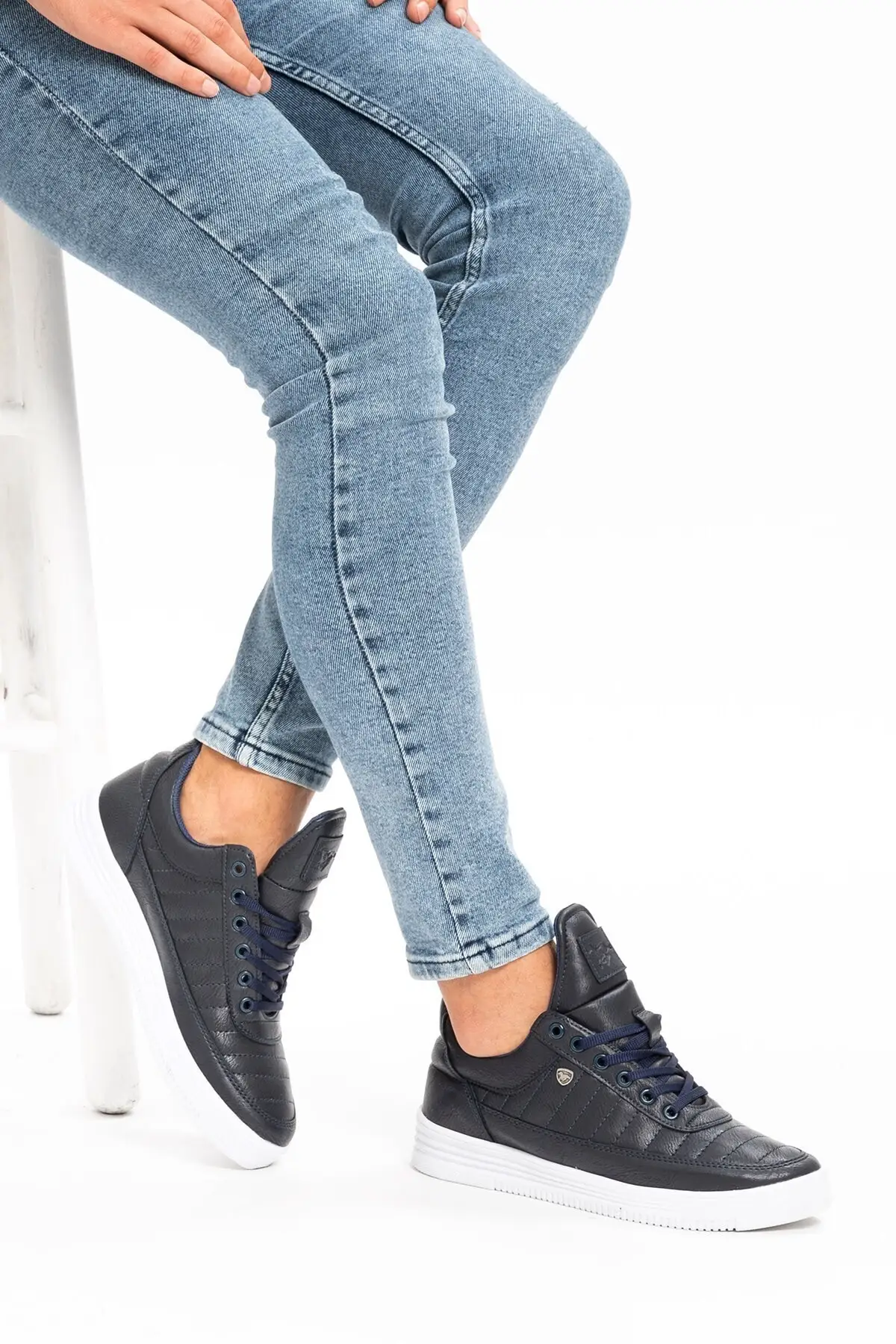 Men's Navy Blue White-Throated Shoes 07