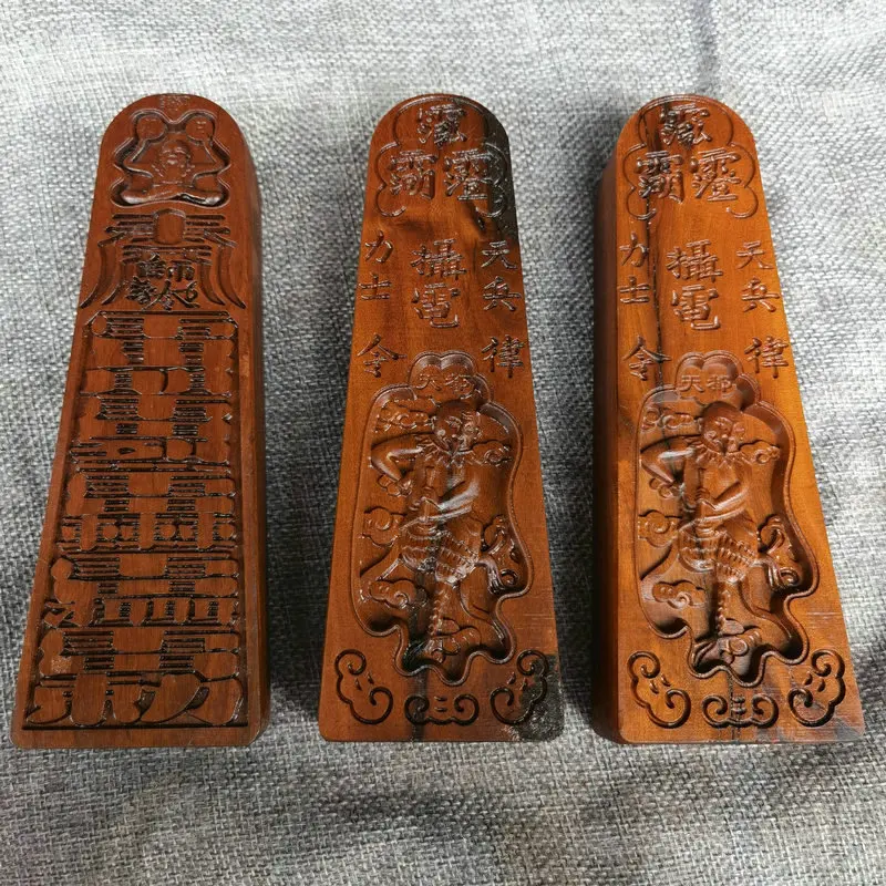 

Taoist supplies, lightning stroke jujube wood token, solid wood relief God of thunder, jujube wood Leigong token