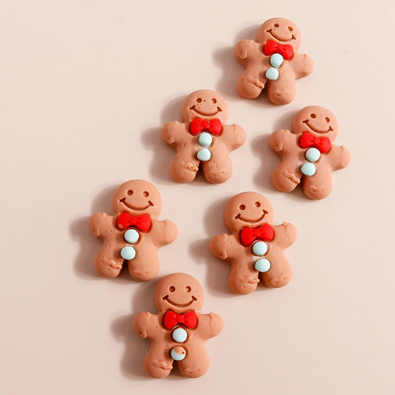 Leslie 10 Stück 22 x 19 mm niedliche Harz-Weihnachtskeks-Lebkuchenmann-Charms mit flacher Rückseite, Cabochon für DIY-Schmuckherstellung, Haarspangen – Detail 5