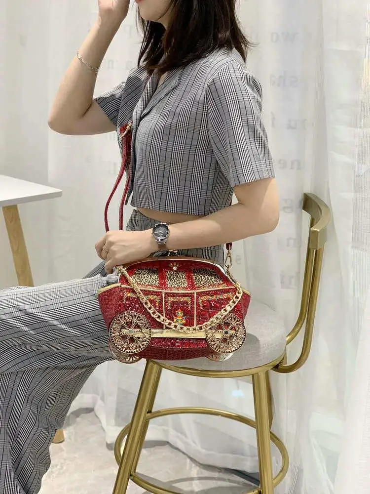 25x21CM 2020 Summer New Fashion Women Creative Styling Embroidered Carriage Bag Chain Shoulder Bags Women Messenger a6926