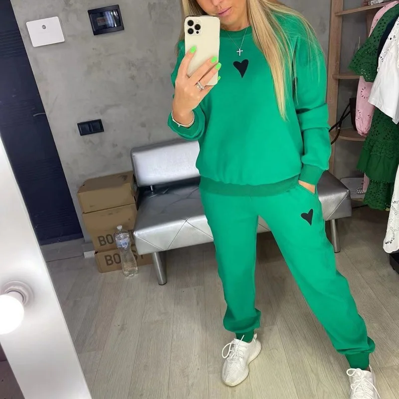 Tuta da donna in pile con stampa a cuore Set di due pezzi felpa a maniche lunghe pantaloni da jogging pantaloni da donna Set Casual autunnali piacevoli