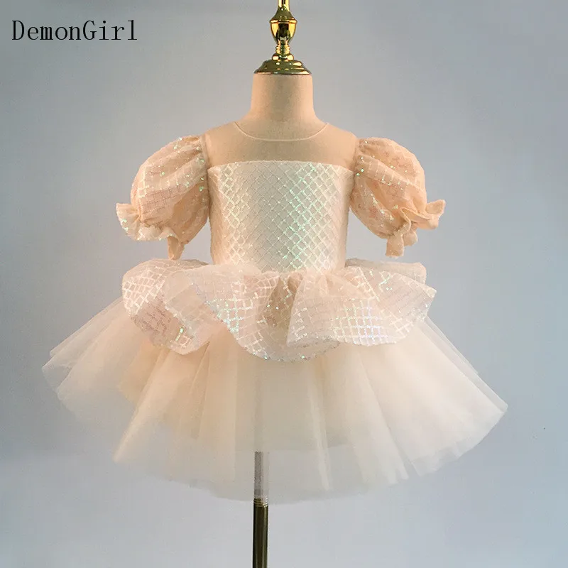 Splendidi abiti da ragazza di fiori O collo in Tulle con paillettes maniche corte abiti da compleanno per bambina increspature a strati con staccabile