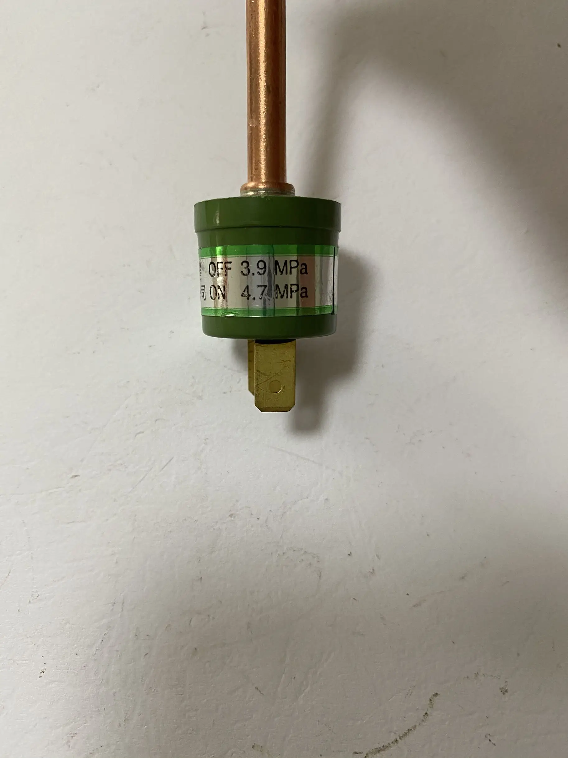 Insert type YK type pressure controller Disconnect 3.9MPa and connect 4.7 MPa with genuine Zhenjiang Honglian