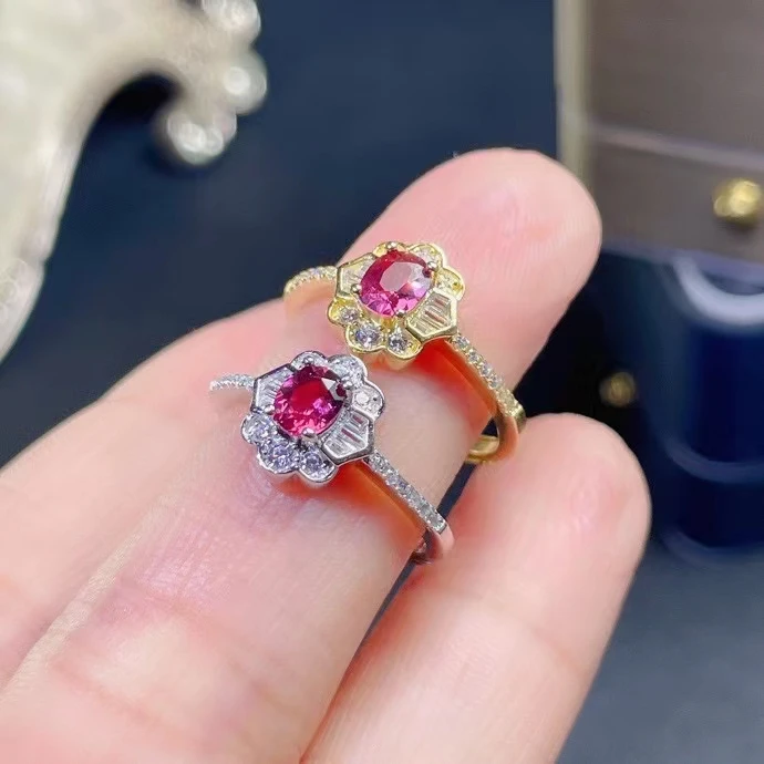 

Женское кольцо из серебра 2022 пробы