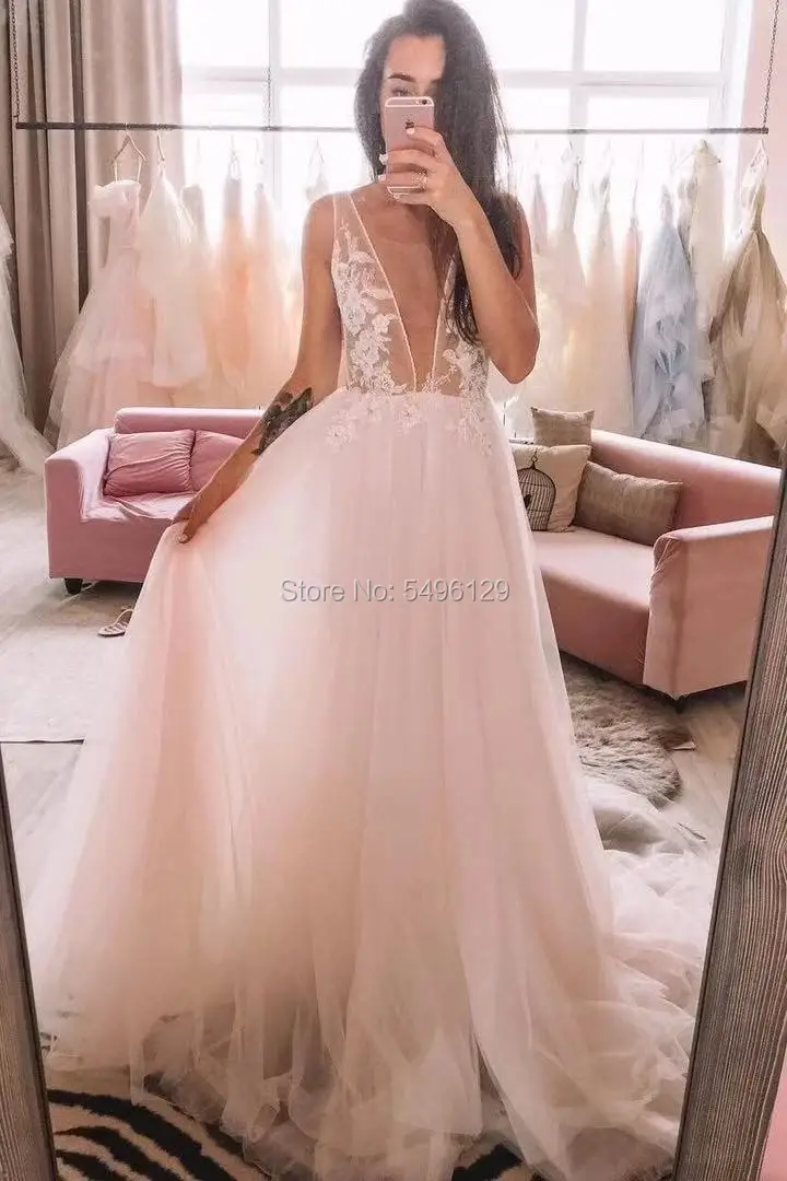 Modest Tulle V Neck Line suknie ślubne z koronkowymi aplikacjami przejrzysta bluzka Backless Sweep Train suknie ślubne dla panny młodej