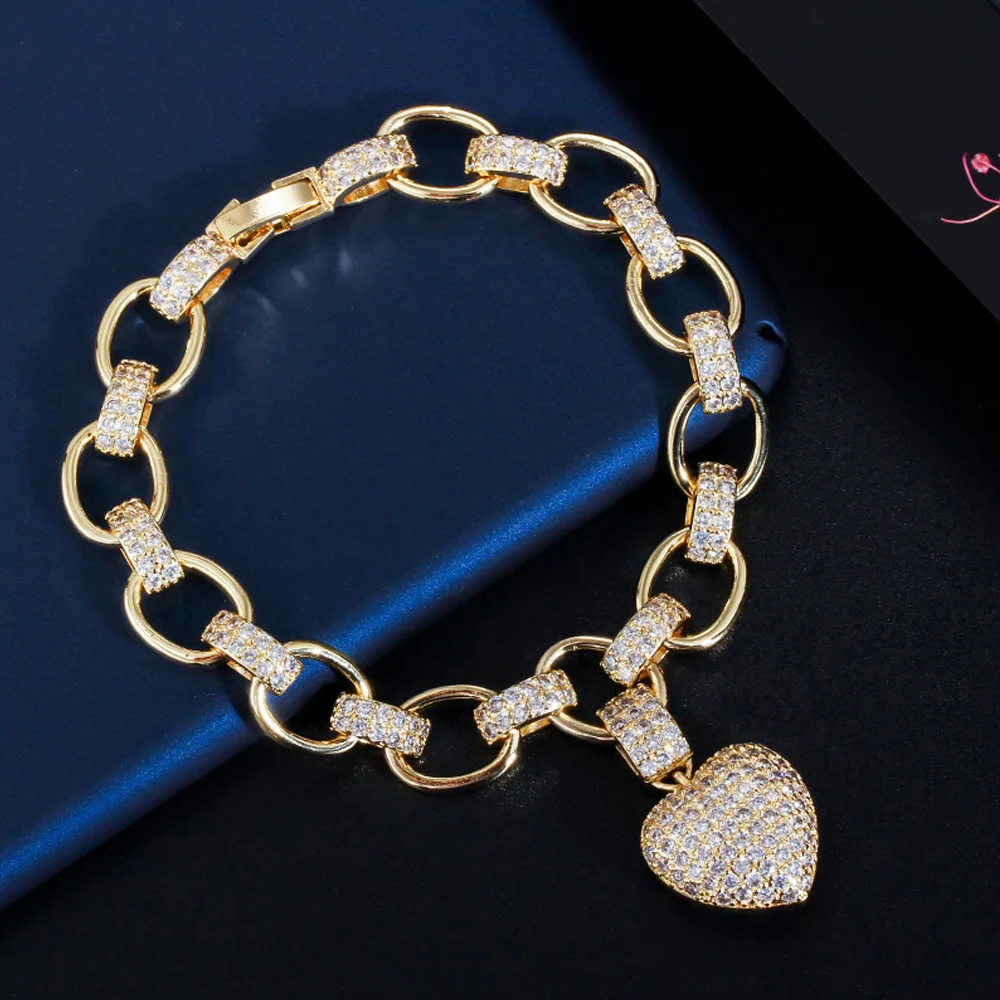 

ThreeGraces Trendy Exquisite Love Heart Micro CZ Paved Gold Color Bracelets for Women Daily Hand Luxury Accessories BR342