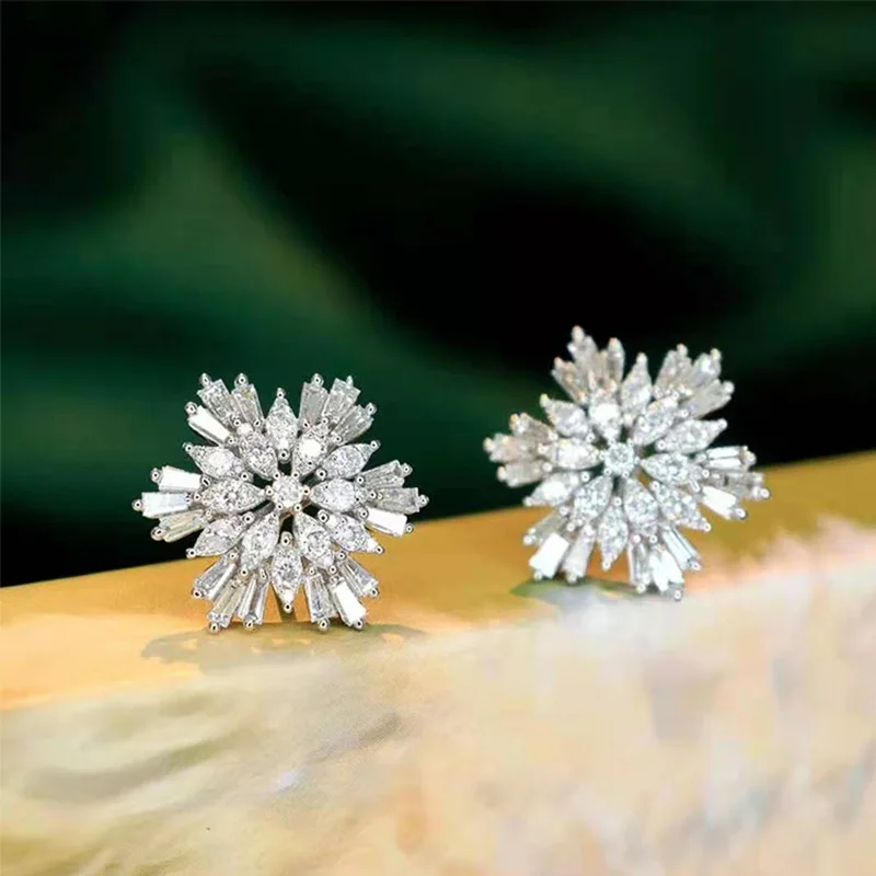 Huitan Luxury Snowflake Stud Earrings Full AAA Cubic Zircon Bling Bling Women Ear Accessories Christmas Gift New Trendy Jewelry