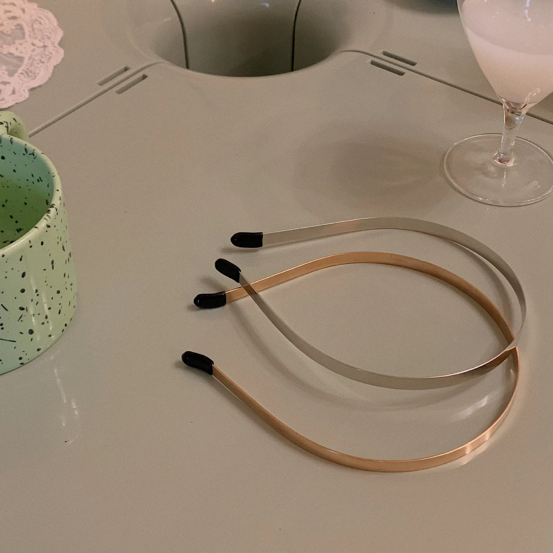Złoto posrebrzane płaskie metalowe cienkie opaski proste zwykły Hairbands wysoki połysk Vintage Headwrap kobiety moda obręcz do włosów klipy