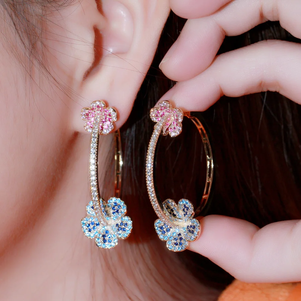 CWWZircons Designer Elegant Micro Pave Blue Red CZ Light Gold Color Big Round Flower Hoop Earrings for Women Jewelry Gift CZ810