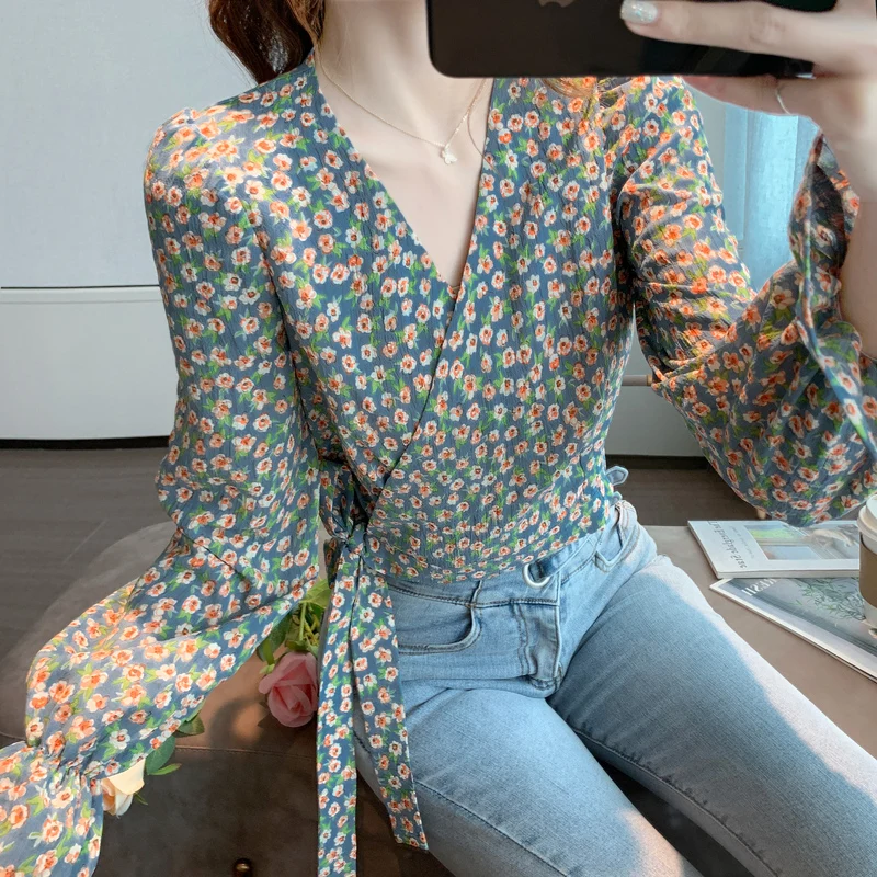 Blusa con cuello en V para mujer, camisa de manga larga con estampado Floral, camisa de gasa con pretina, Top corto a la moda para otoño, 2020