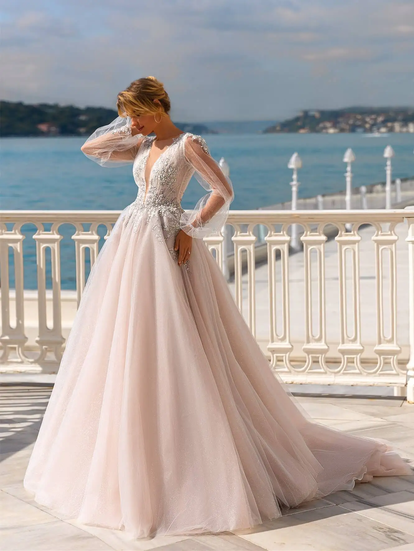 Off białe eleganckie koronkowe suknie ślubne pełna rękaw suknie ślubne z cekinami Vestido De Novia linia głębokie V Neck robe de mariée